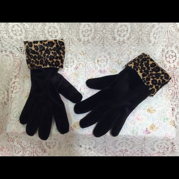 Accessories - Velvet Gloves